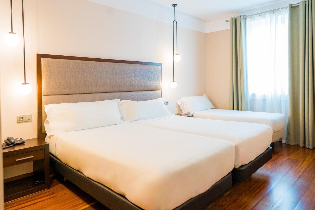 Hotel Compostela Santiago de Compostela Bagian luar foto